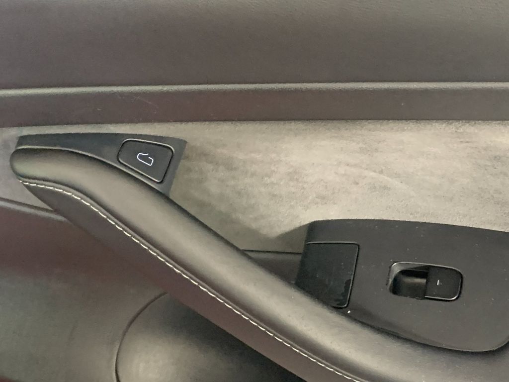 Vehicle photo 34