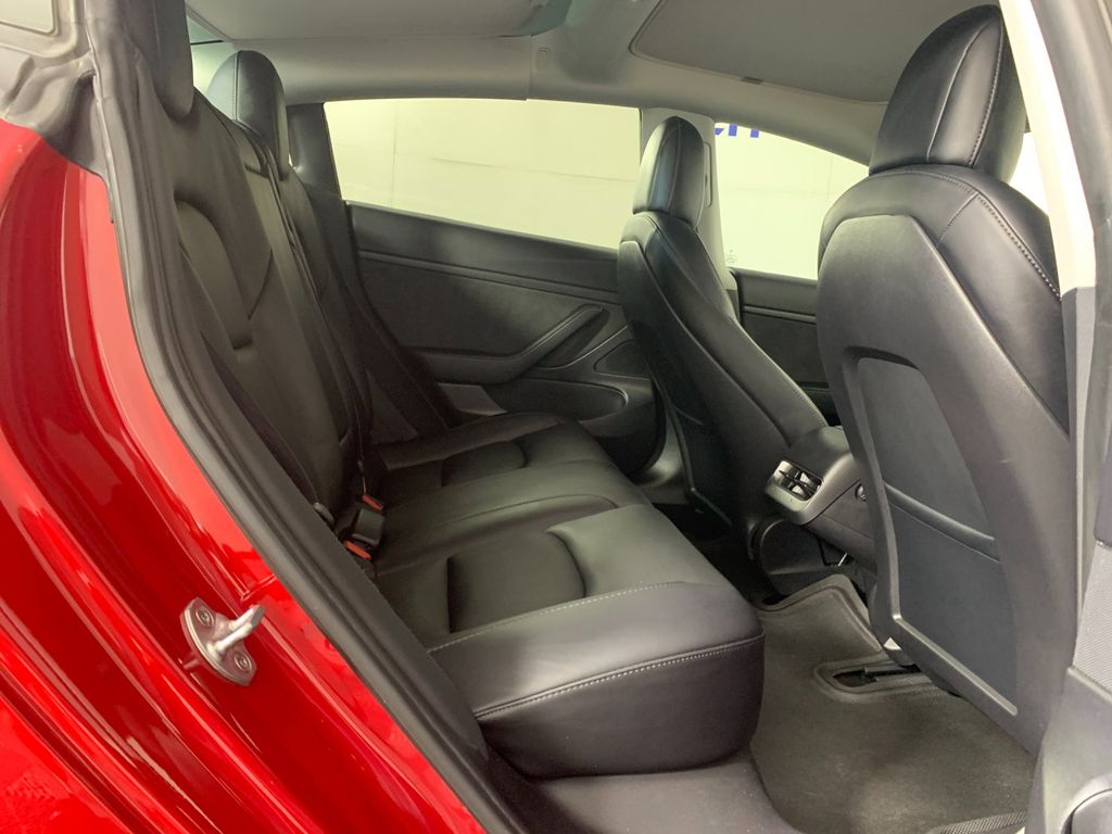Vehicle photo 32