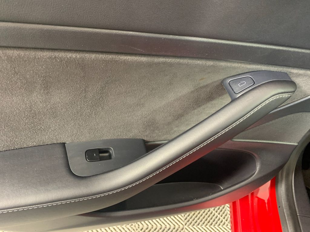 Vehicle photo 26