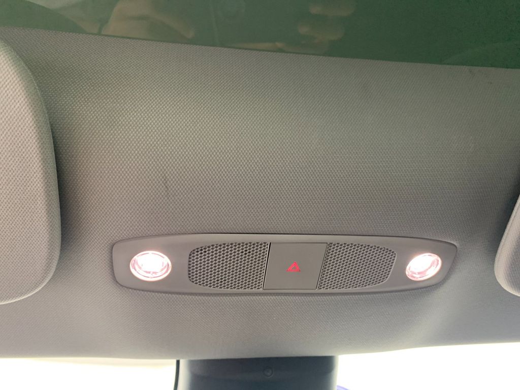Vehicle photo 23