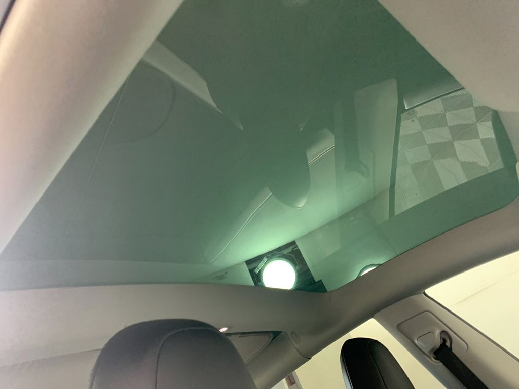 Vehicle photo 36
