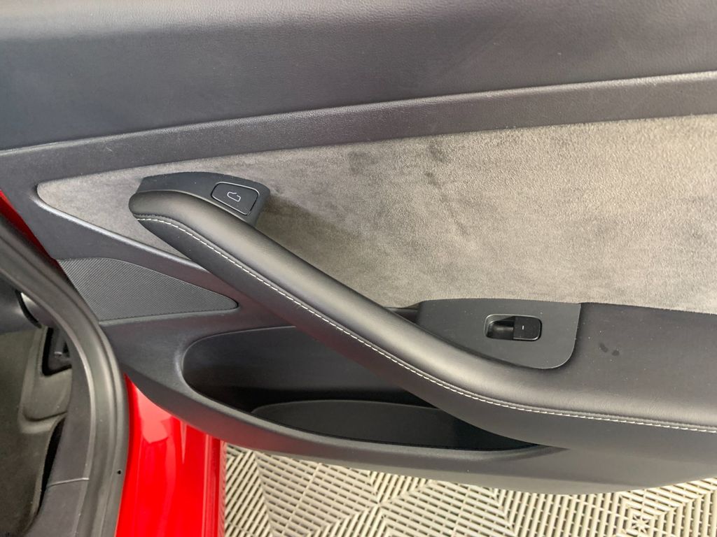 Vehicle photo 31