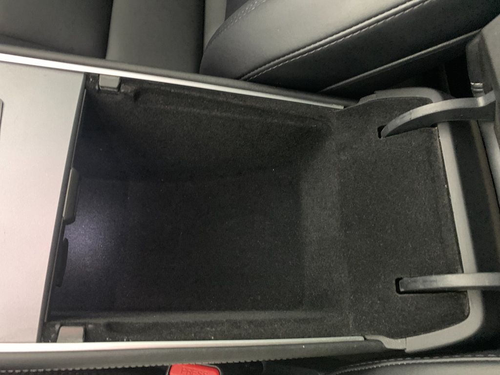 Vehicle photo 24