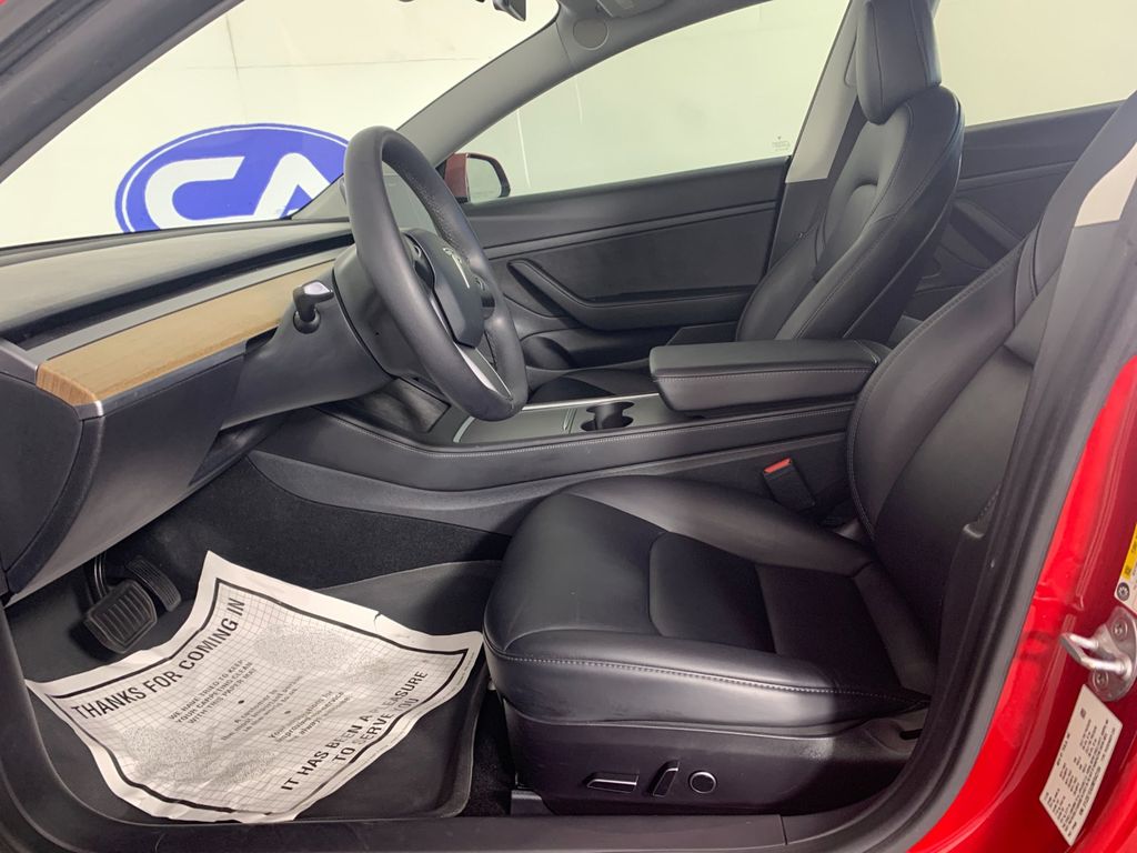 Vehicle photo 15