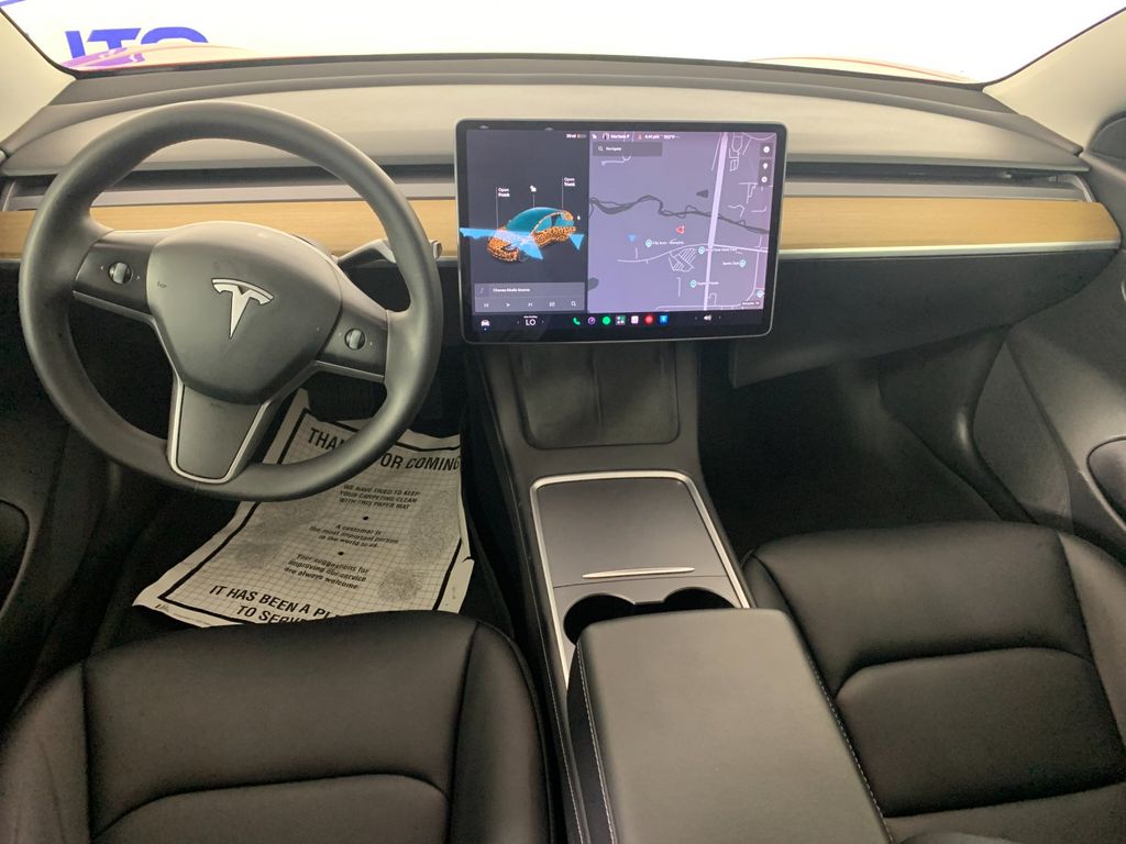 Vehicle photo 29