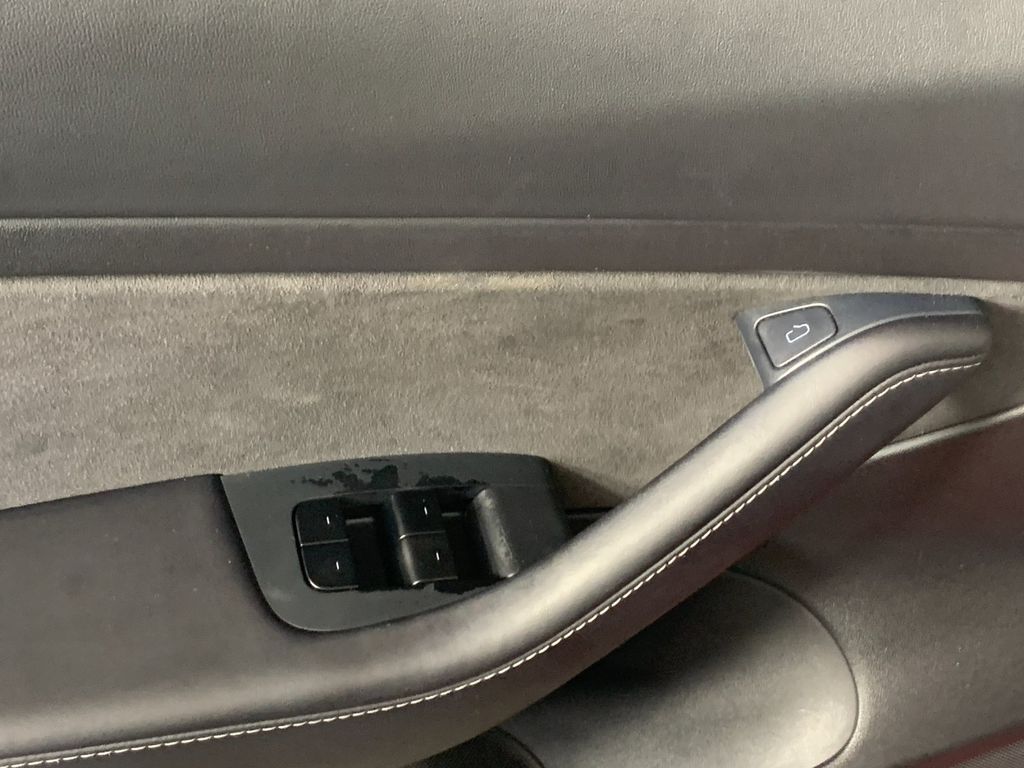 Vehicle photo 14