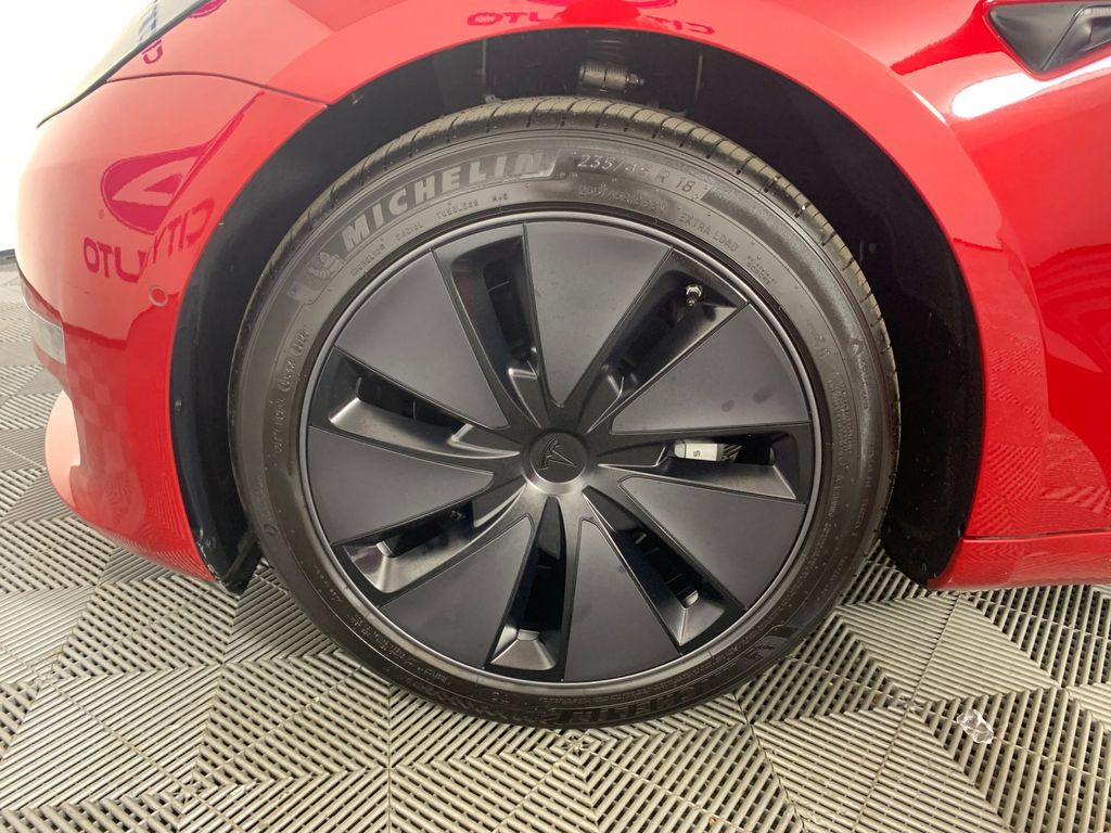 Vehicle photo 11
