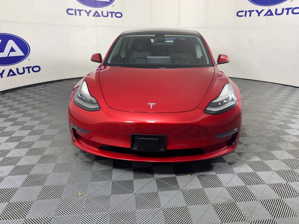 Vehicle photo 9
