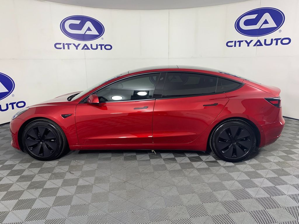 Vehicle photo 6