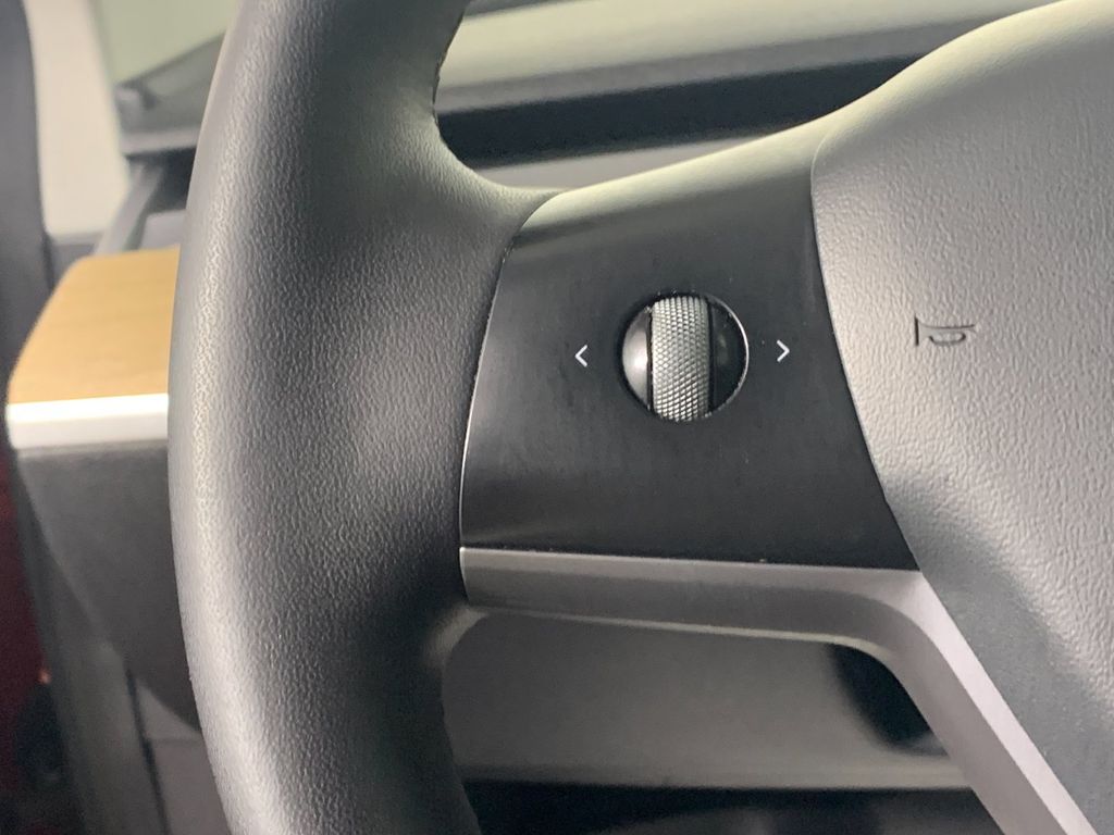 Vehicle photo 16