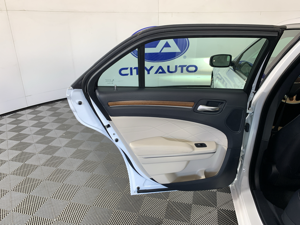 Used 2018 Chrysler 300C Sedan