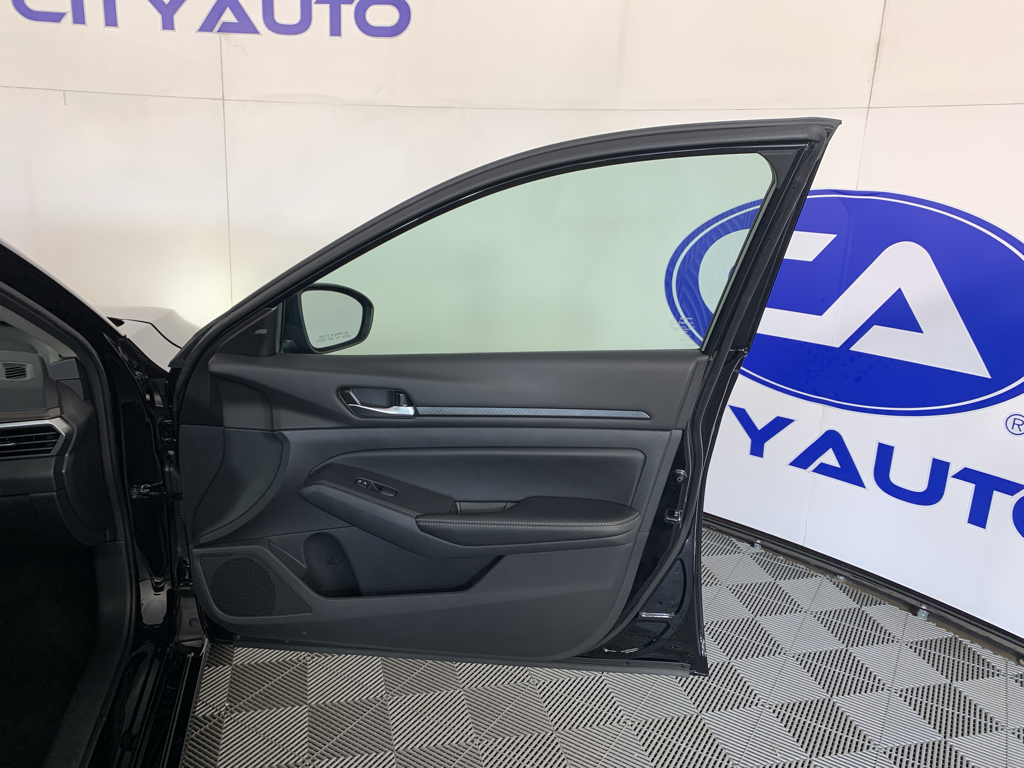 Vehicle photo 37