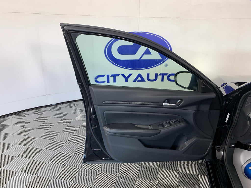 Vehicle photo 13