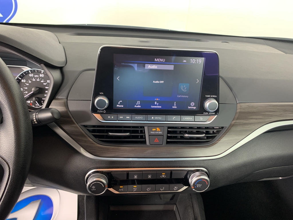 Vehicle photo 25