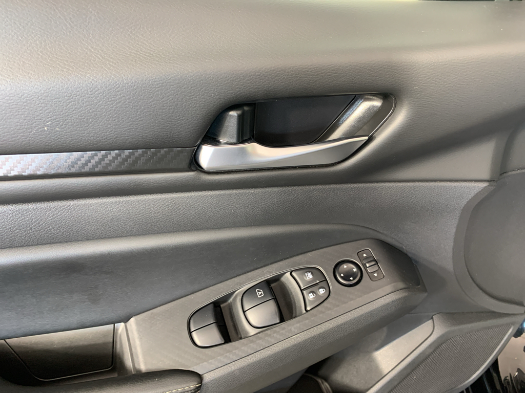 Vehicle photo 14