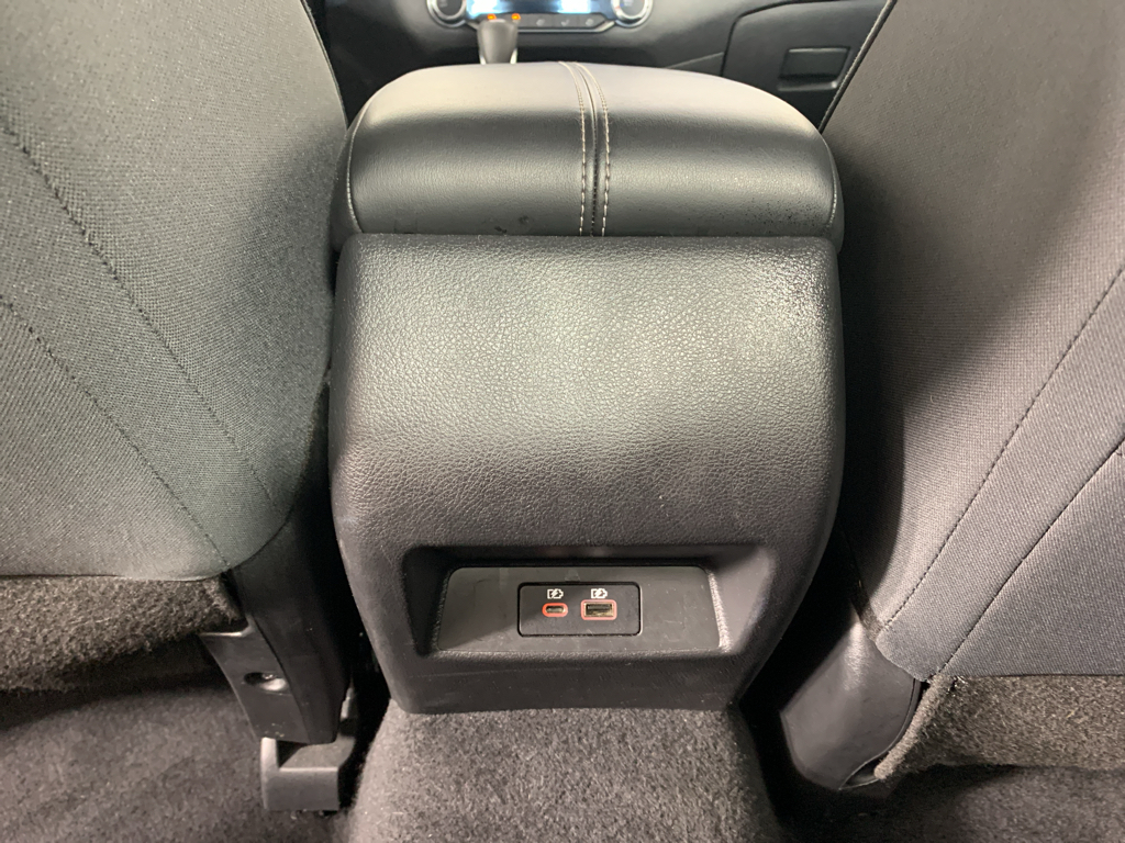 Vehicle photo 32