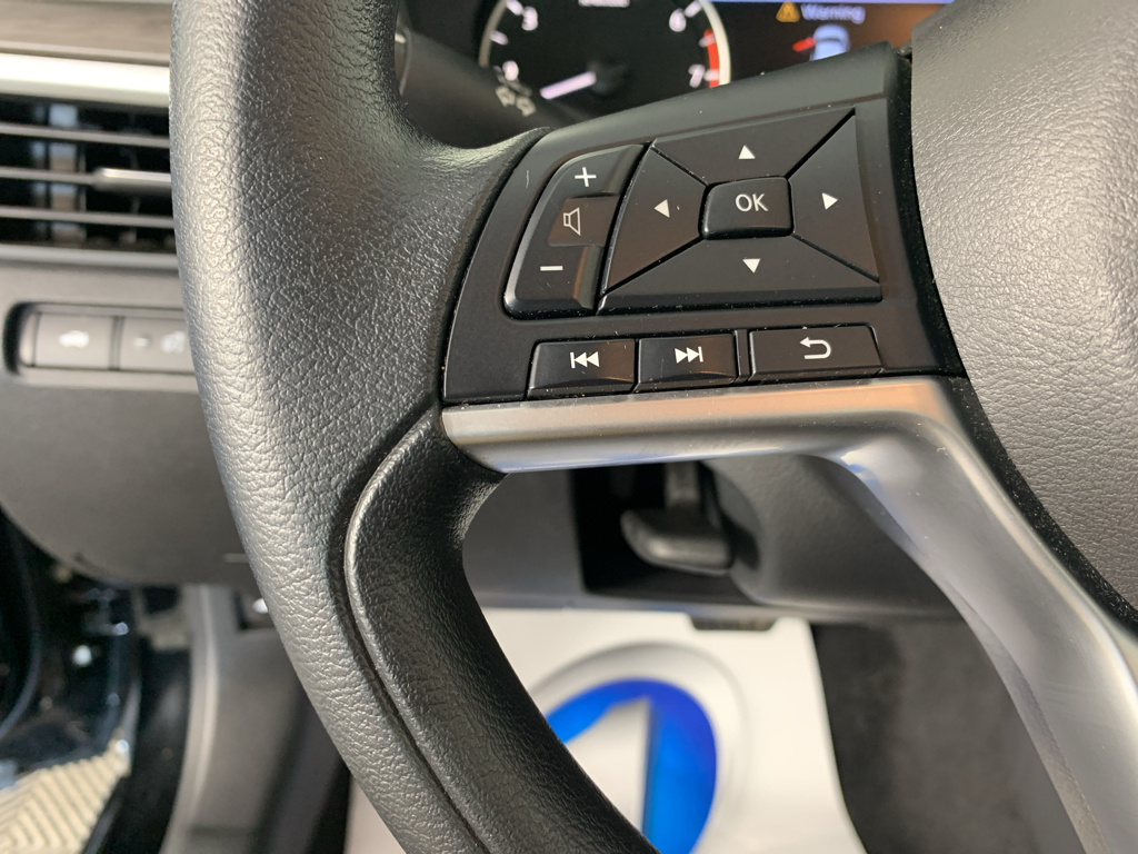 Vehicle photo 18