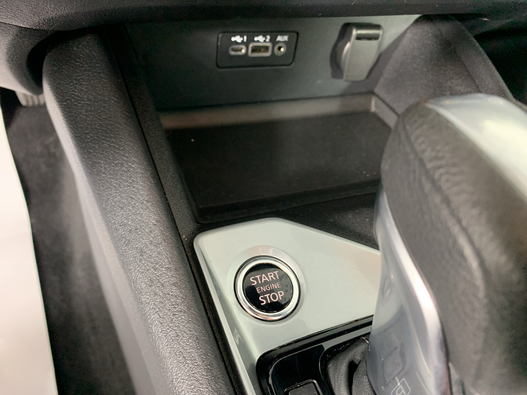 Vehicle photo 17