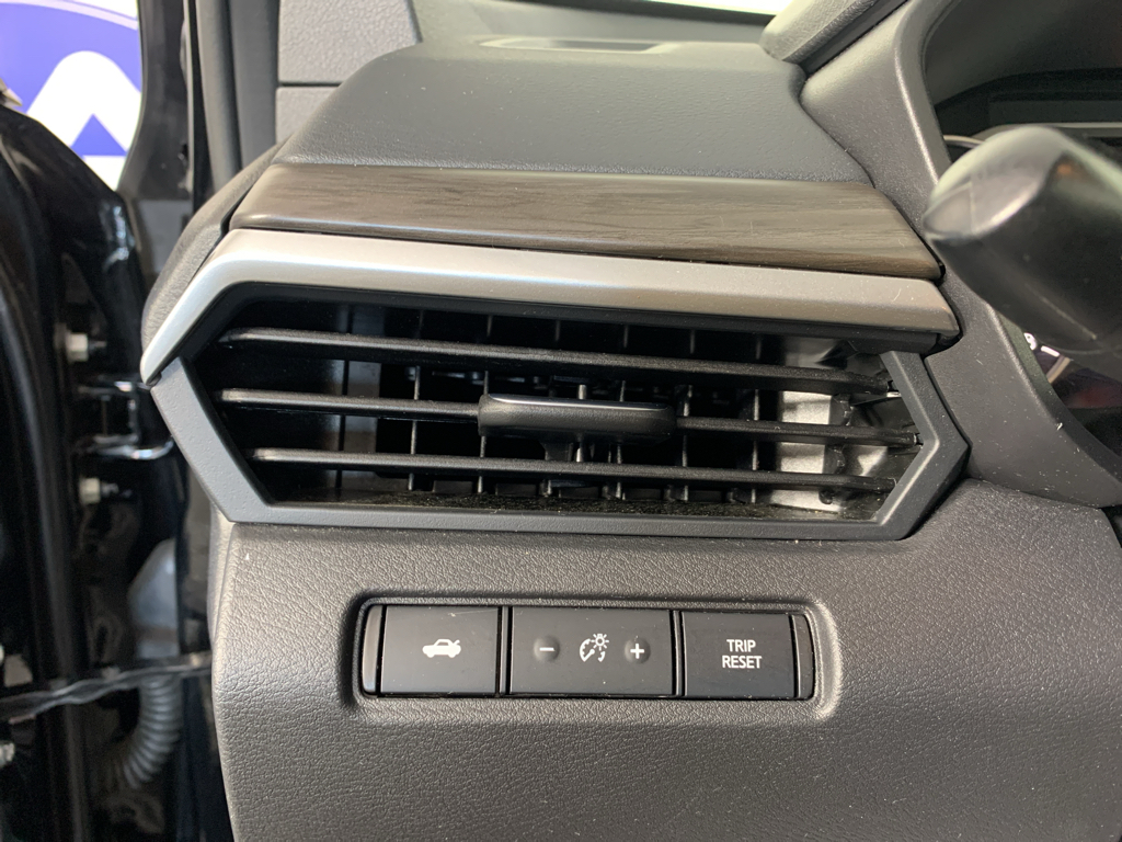 Vehicle photo 16
