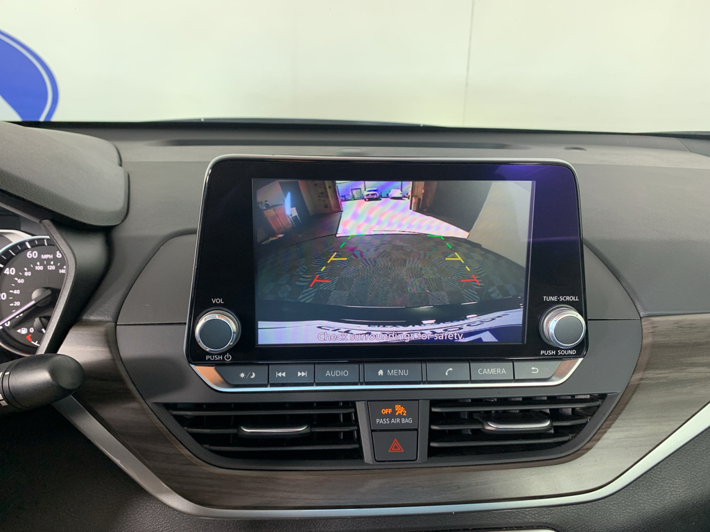 Vehicle photo 26