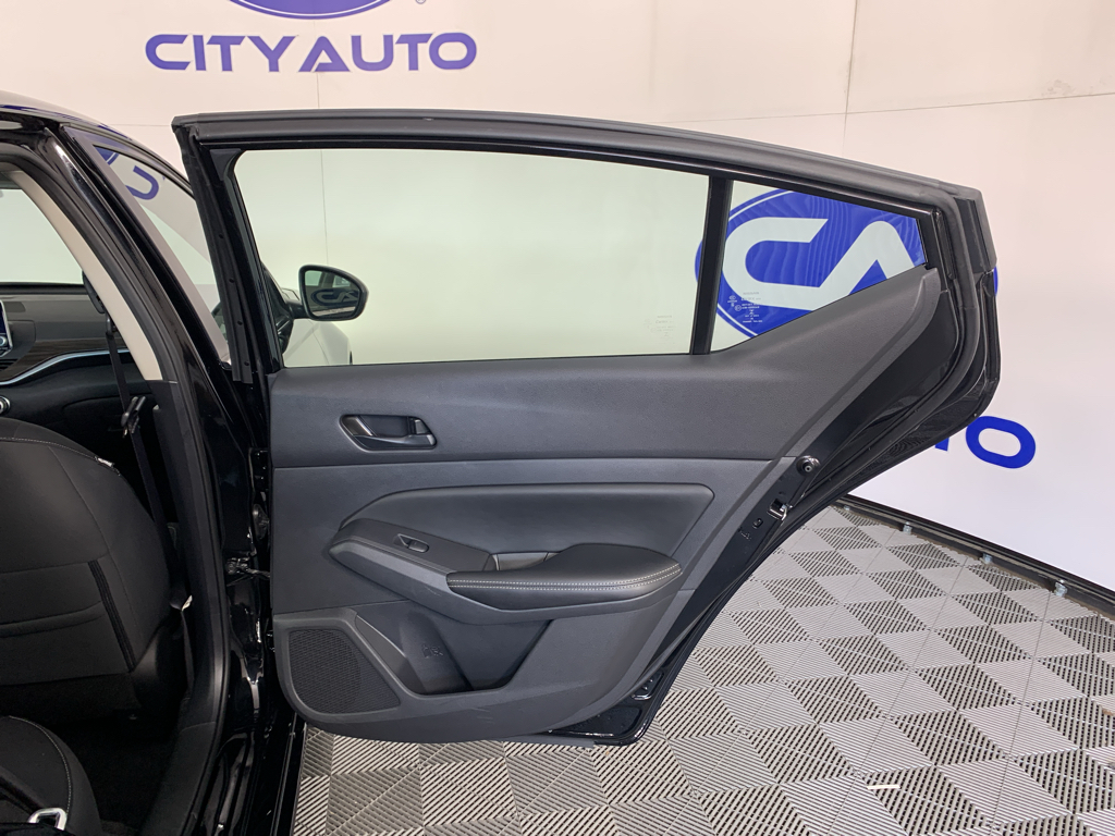Vehicle photo 34