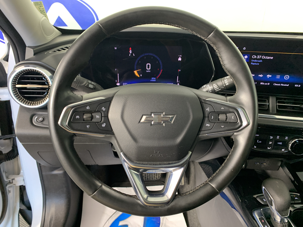 Vehicle photo 21