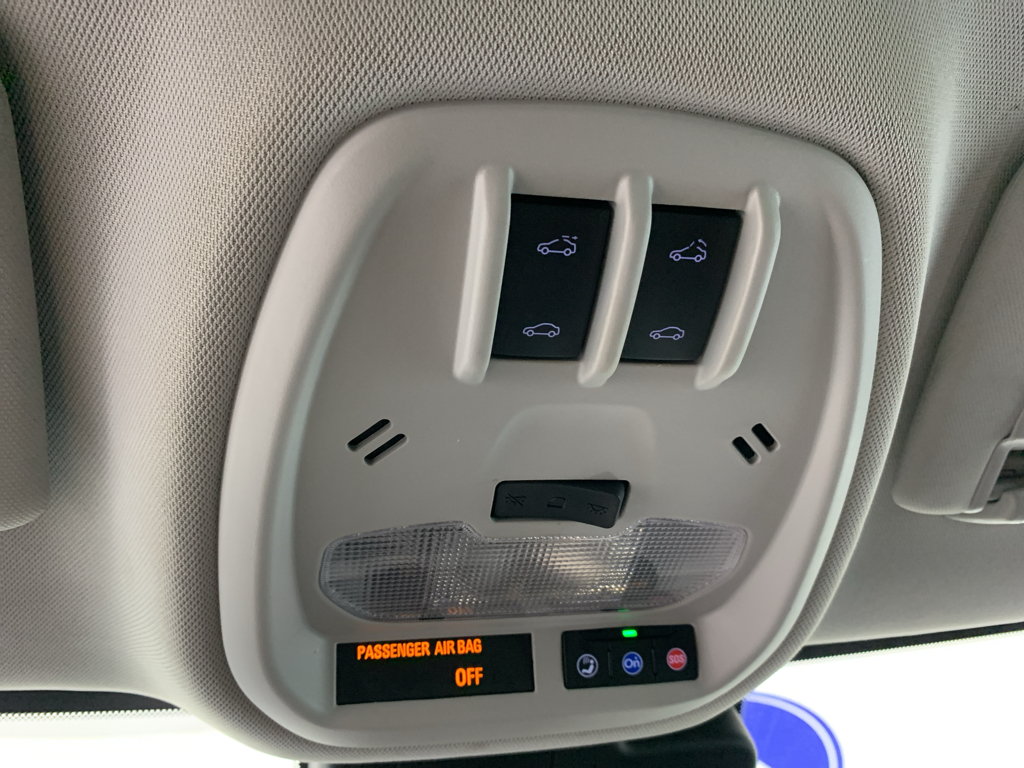 Vehicle photo 26