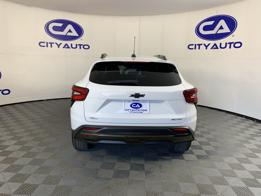 Vehicle photo 4