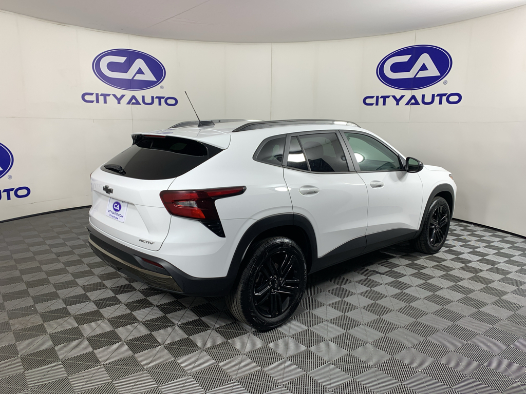 Vehicle photo 3
