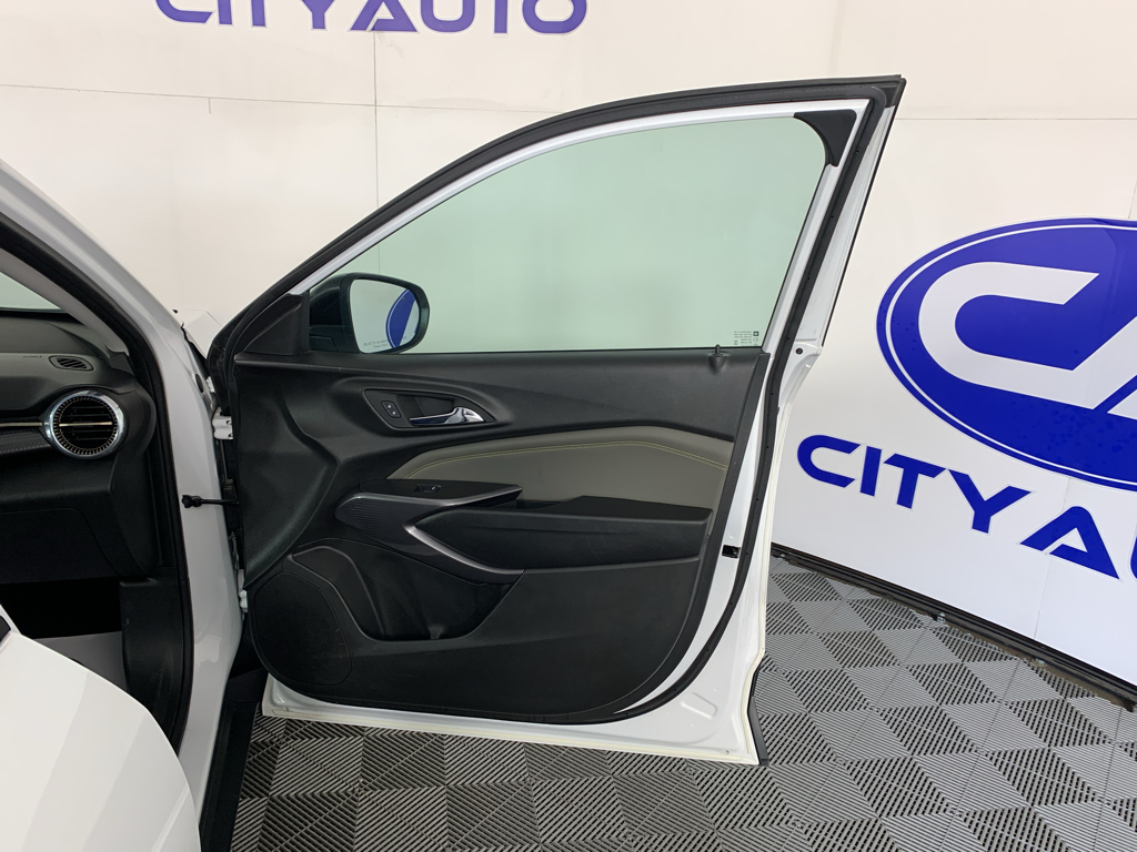Vehicle photo 38