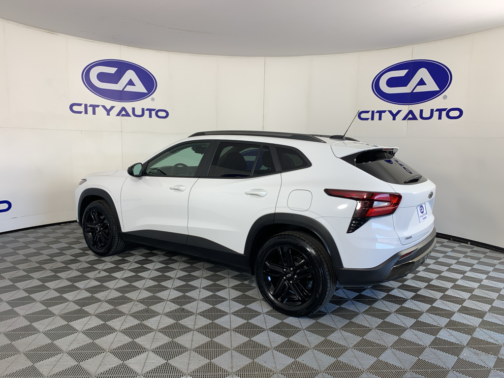 Vehicle photo 5