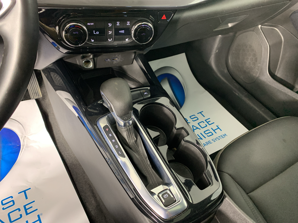Vehicle photo 23
