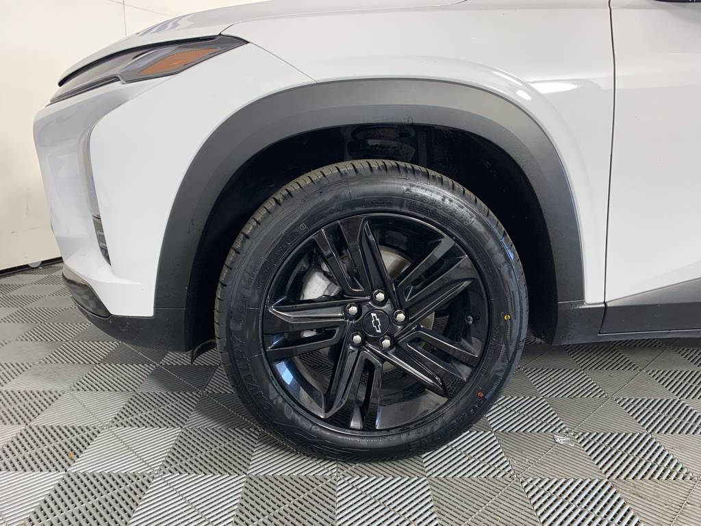 Vehicle photo 11