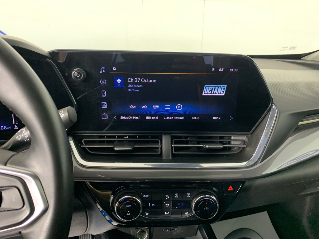 Vehicle photo 24