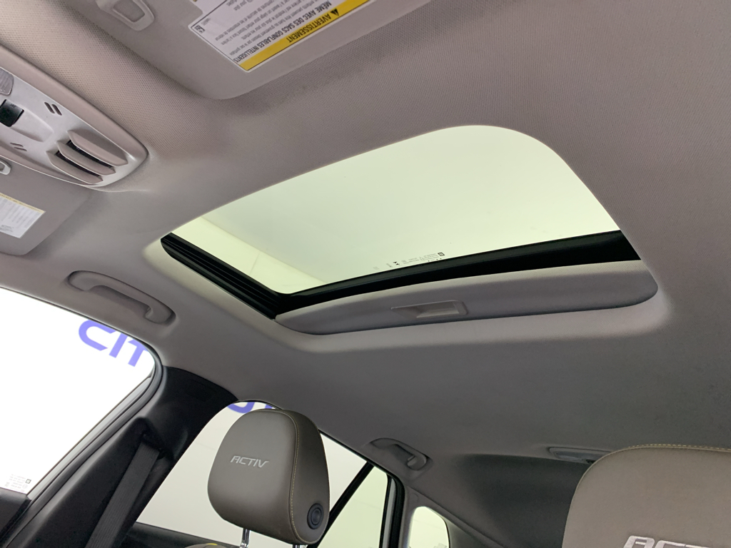 Vehicle photo 28