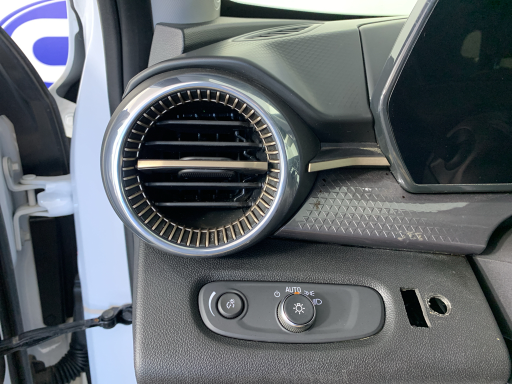 Vehicle photo 16