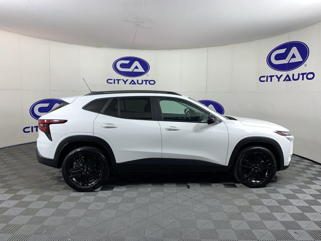 Vehicle photo 2