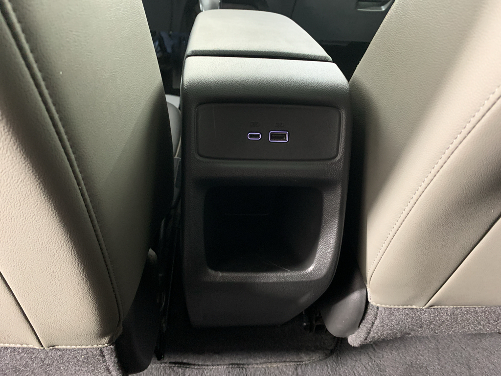 Vehicle photo 32