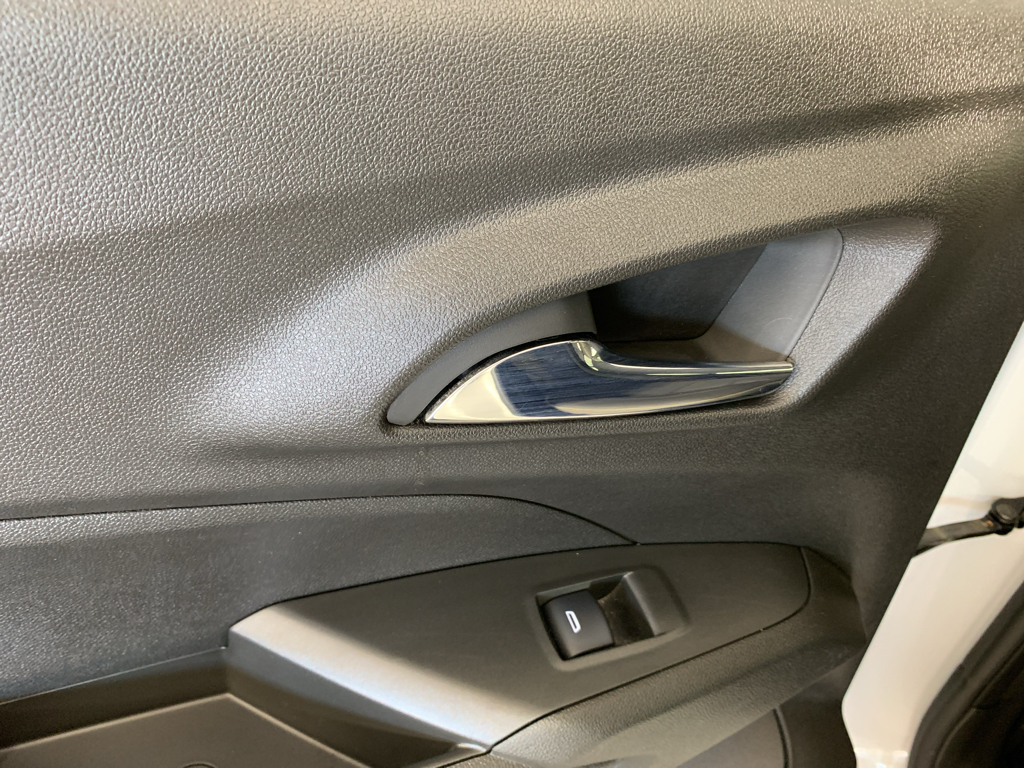 Vehicle photo 30