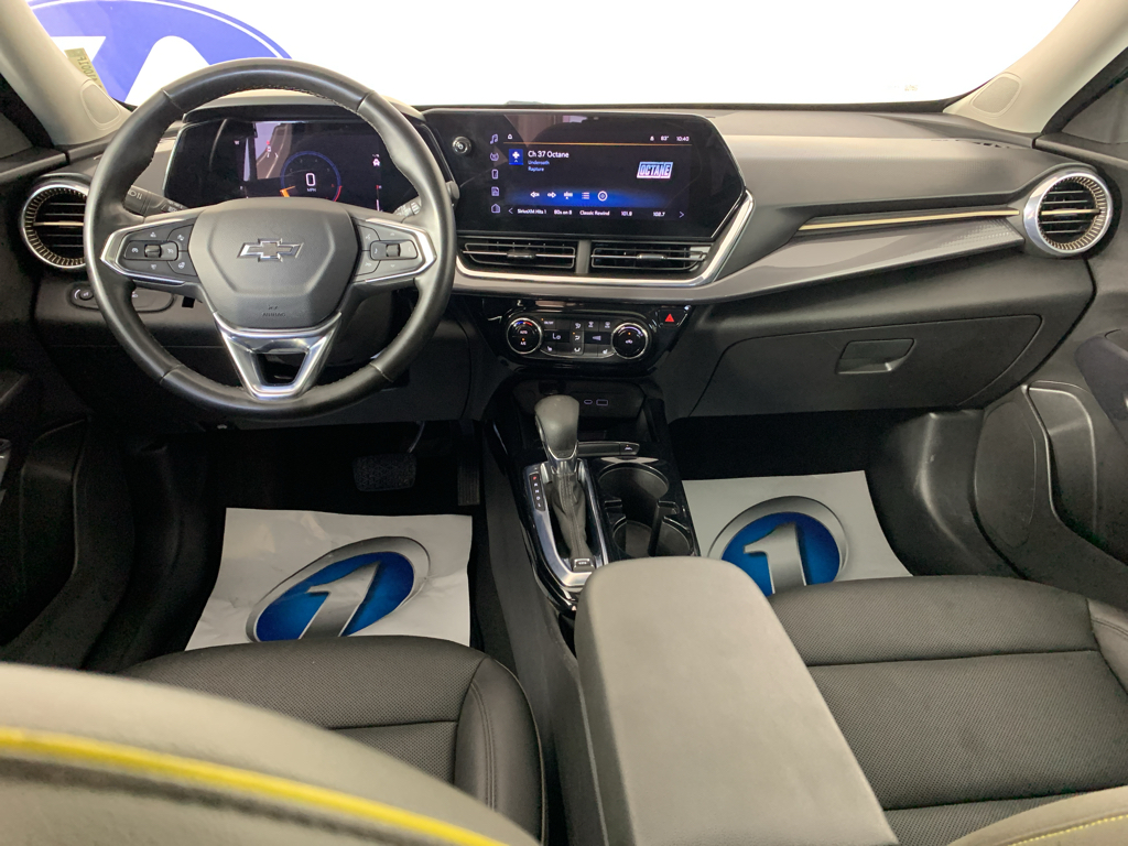 Vehicle photo 33
