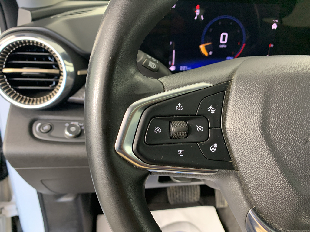 Vehicle photo 18