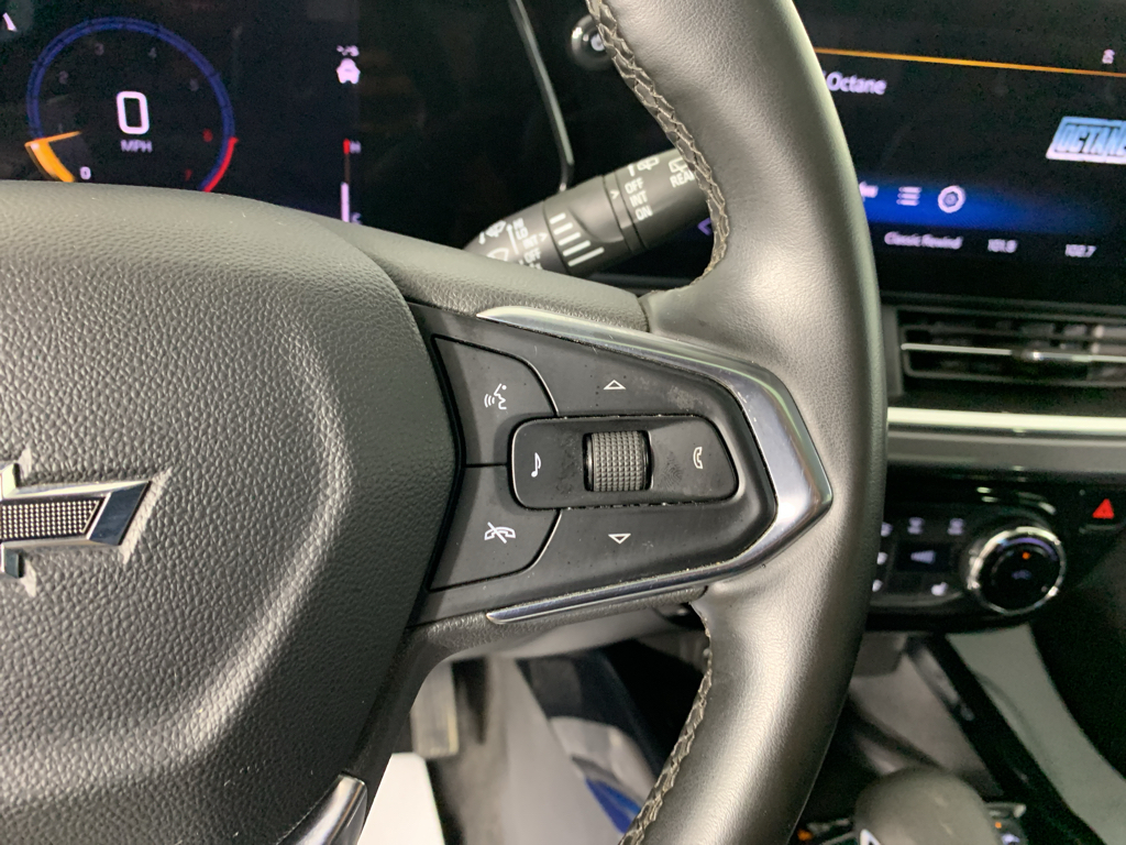 Vehicle photo 19