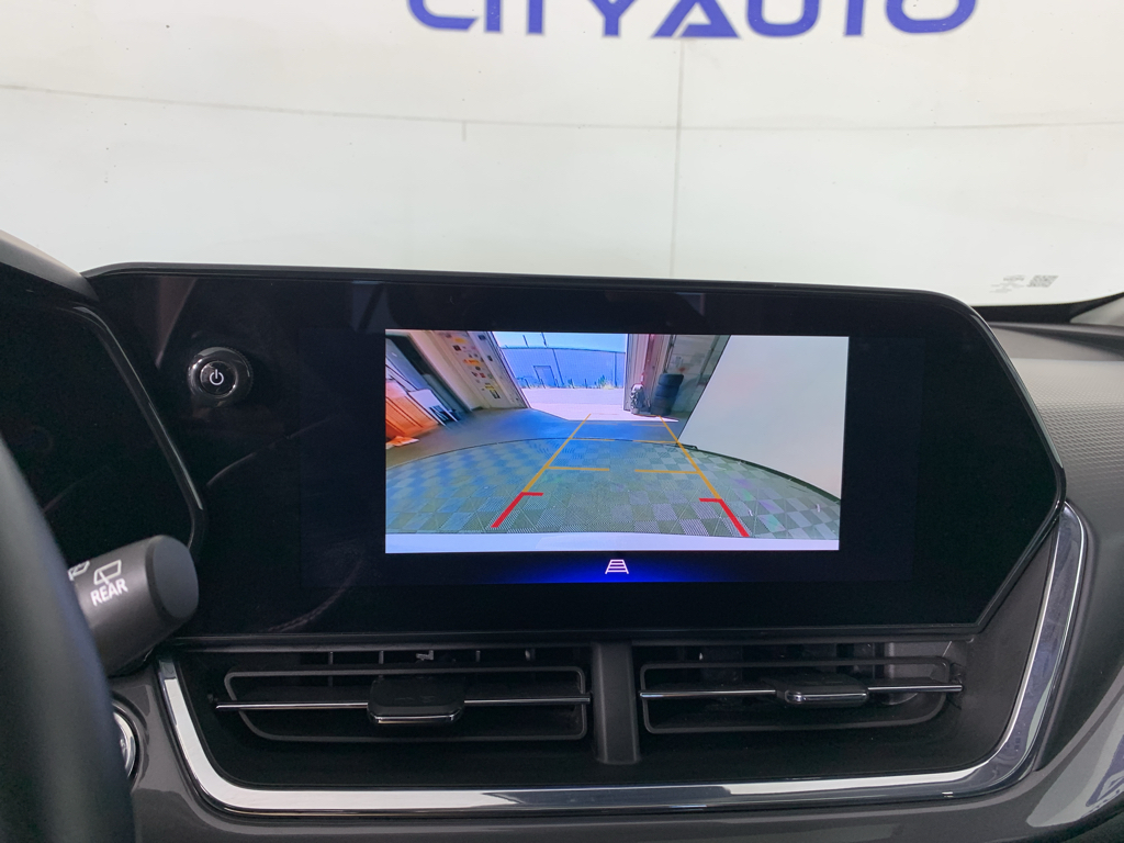 Vehicle photo 25