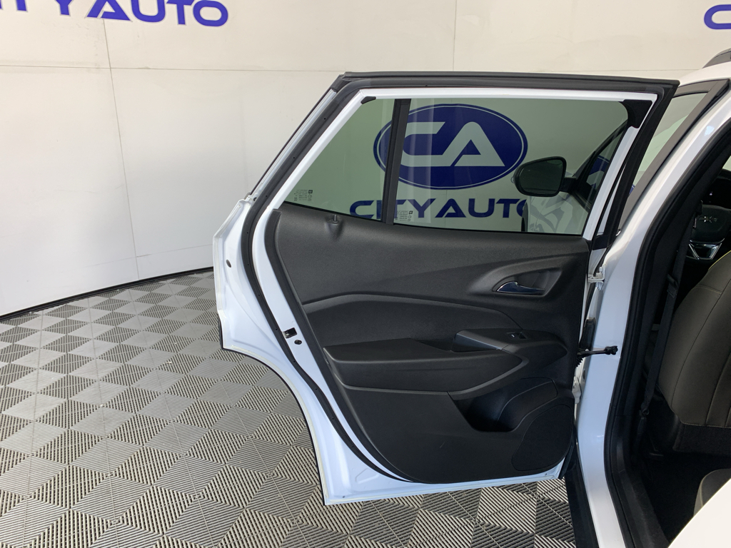 Vehicle photo 29