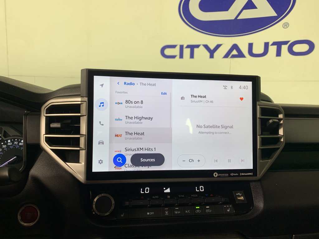 Vehicle photo 24