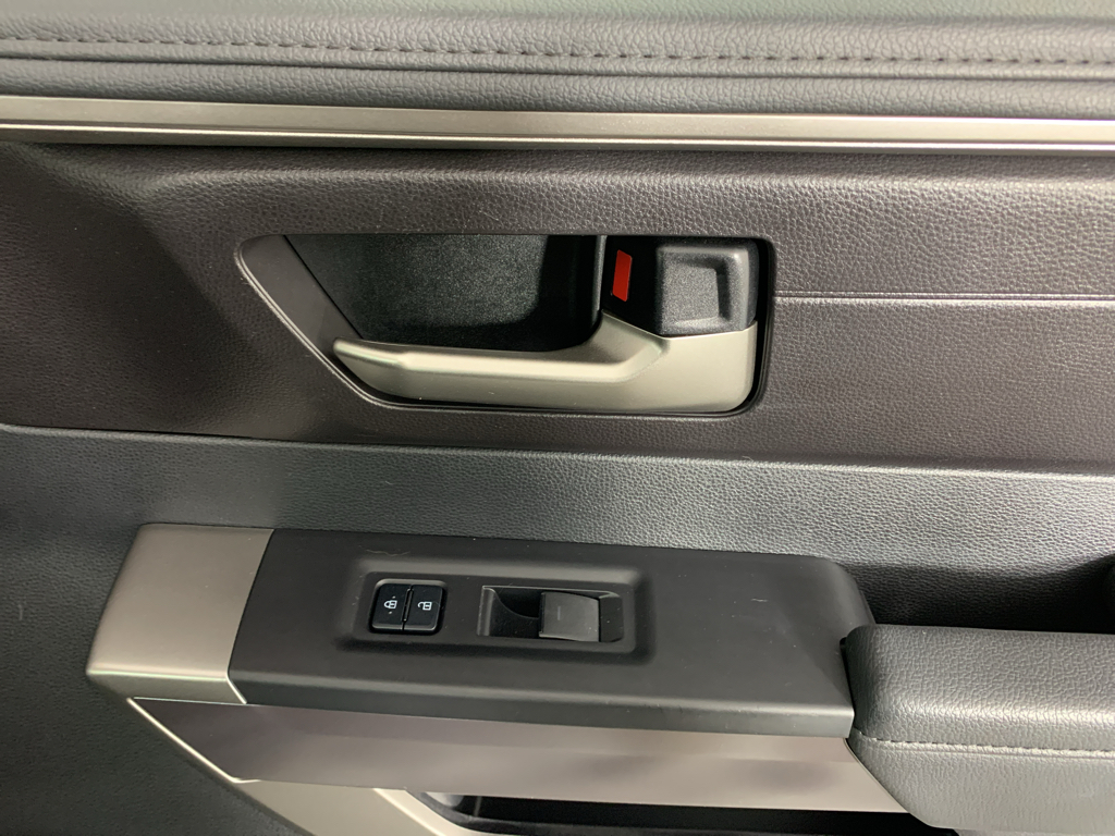Vehicle photo 37