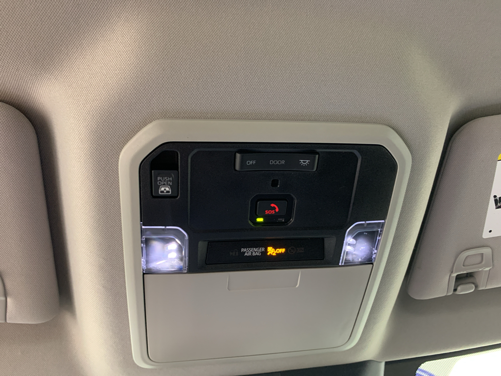 Vehicle photo 26