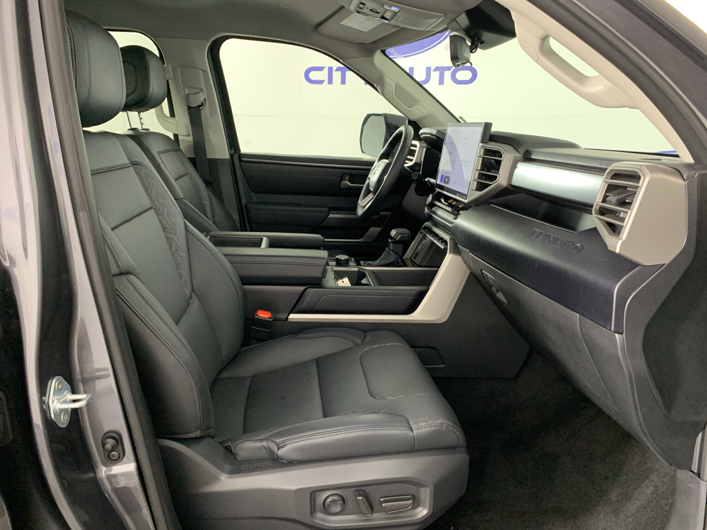 Vehicle photo 38