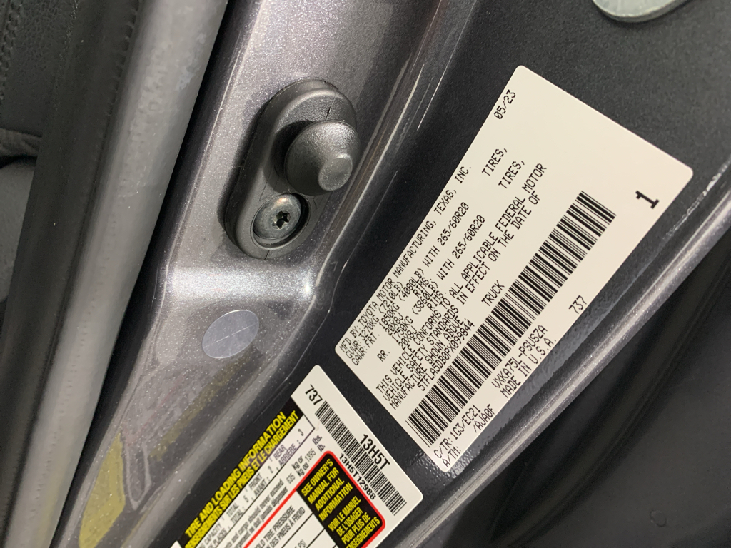 Vehicle photo 11
