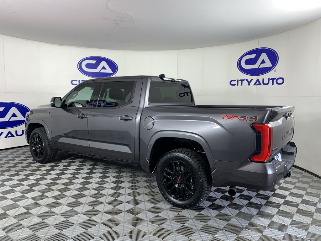 Vehicle photo 5